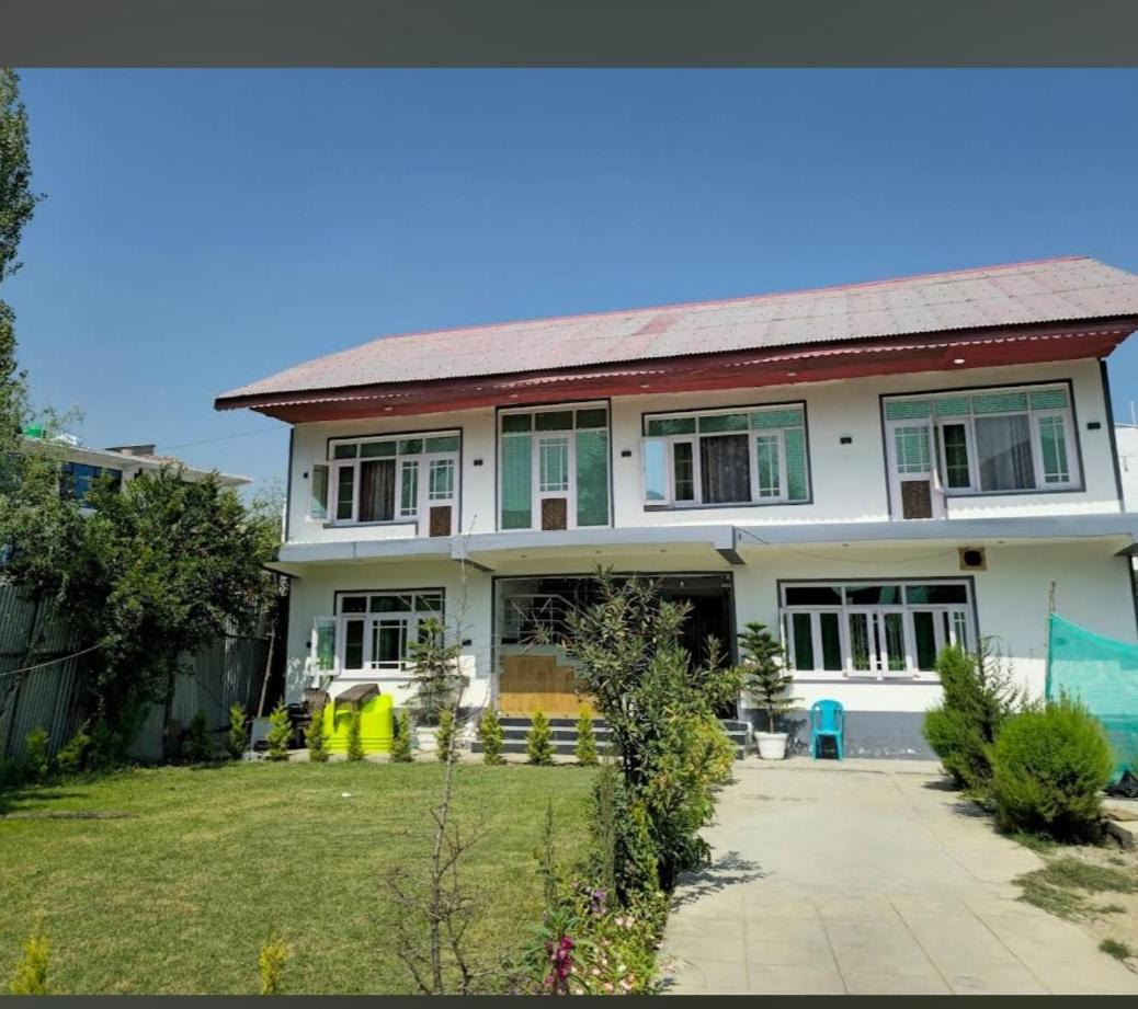 Srīnagar Meer Mansion Homestay מראה חיצוני תמונה